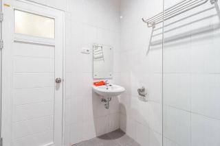 RedDoorz near RS Royal Prima Medan 2 - Medan - 5