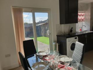 JDB Dartford 2-Bedroom House - 5