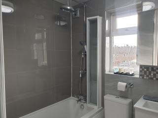 JDB Dartford 2-Bedroom House - 4