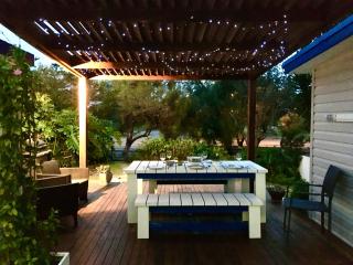 SHELLHARBOUR BEACH COTTAGE - Stroll to Beach flags - Back gate straight to Beach, Front gate walk to new Marina - 4