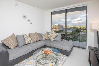 Luxury 2BD Apartment in Downtown Doral - Miami - 9