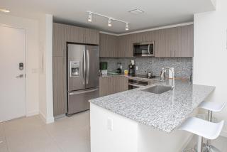 Luxury 2BD Apartment in Downtown Doral - Miami - 6