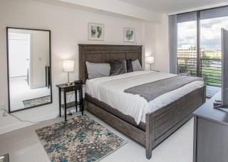 Luxury 2BD Apartment in Downtown Doral - Miami - 3