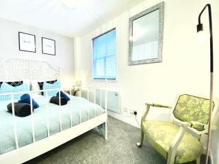 Stylish Central 2 Bedroom Apartment - Free Parking, Free WiFi - 6