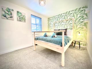 Stylish Central 2 Bedroom Apartment - Free Parking, Free WiFi - 7