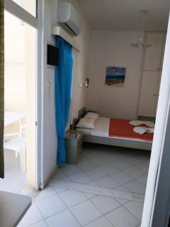 A small studio with a very big veranta - Agia Pelagia - 2