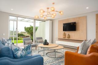 Dolphin Beach E30 - 5