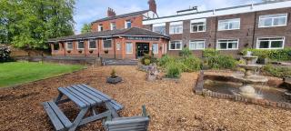 Birch Hotel - Heywood - 9
