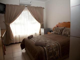 Golden Pillow Guest House - Polokwane - 9