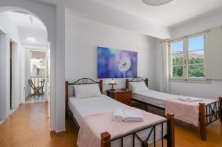 Areti's Milos Guesthouses - Adamas - 5