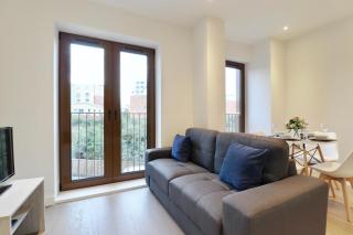 Luxury 1 Bed Flat in St Albans, Modern, WiFi, Six Minutes from Train Station - St. Albans - 2