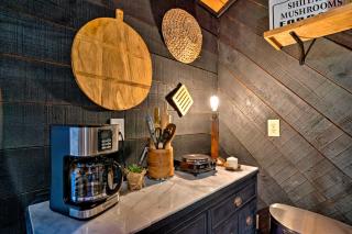 Country-Chic Studio with Pool and Stable Access! - - 3