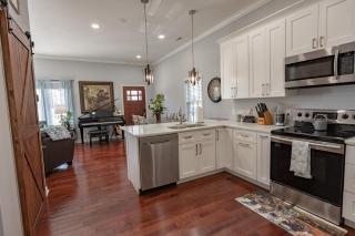 Remodeled Historic House Walkable to Everything - Raleigh - 8