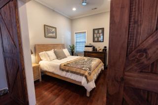 Remodeled Historic House Walkable to Everything - Raleigh - 2