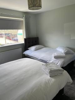 Causeway View perfect for large golf groups seafront central location, pet friendly, see dolphins - 2