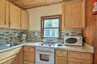 Nestle by Lake Charlevoix Cottage Pets Welcome! - Charlevoix - 2