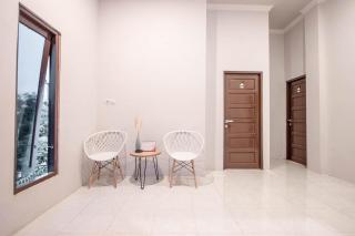 Krisan Guest House Syariah Banjarbaru Mitra RedDoorz - Banjarbaru - 1