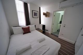 TBH Hotel - Barking - 6