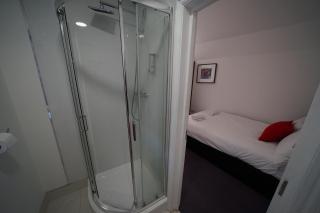 TBH Hotel - Barking - 4