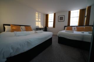 TBH Hotel - Barking - 8