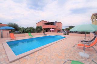 Sunny apartment with pool - Šišan - 7