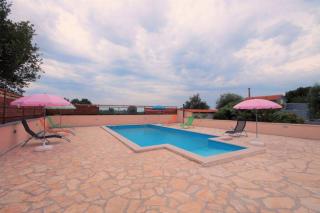 Sunny apartment with pool - Šišan - 6