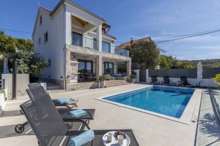 Villa CAPTAINS house on Šolta island with private pool, 3 bedrooms, 4 bathrooms, amazing sea views - Nečujam - 2