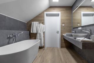 KONTRAKT Boutique Hotel - 8