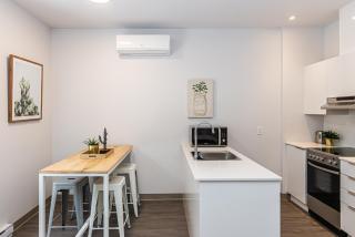 New and Perfectly Located 1 Bedroom Apartment by Den Stays - Montréal - 4