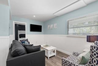 The Bahama Breeze at the Anchorage - 2