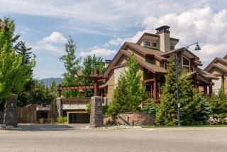 Fitzsimmons Walk Deluxe Townhome with Private Hot Tub Village Walking Distance - Whistler - 8