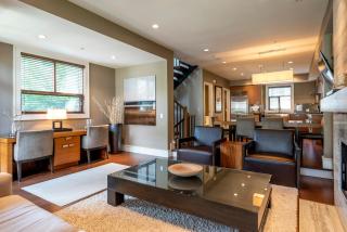 Fitzsimmons Walk Deluxe Townhome with Private Hot Tub Village Walking Distance - Whistler - 7