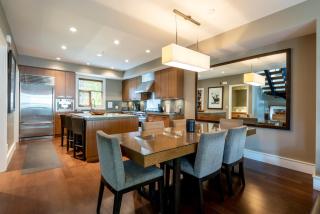 Fitzsimmons Walk Deluxe Townhome with Private Hot Tub Village Walking Distance - Whistler - 2