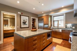 Fitzsimmons Walk Deluxe Townhome with Private Hot Tub Village Walking Distance - Whistler - 0