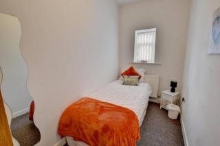 Pomfret House, 3 Bedrooms, Burnley Central, Contractors and Groups first choice, Free Parking - 4
