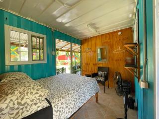 Judy House 2 - Lewis Backpacker Hostel - Little Bay - 1