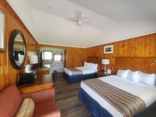 Bayview Lakefront Inn - Saint Ignace - 1