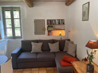 Holiday Home in Lacoste with Pool - Lacoste - 4