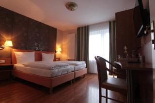 Hotel Linden - Knüllwald - 0