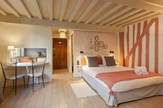 "couleur corail" studio with fireplace - city center - Honfleur - 0