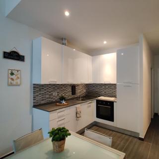 Vista sul carruggio, centro storico di Chiavari - 0