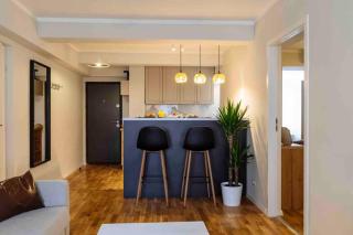 Stunning Views 2BR Intercontinental Flat - Boekarest - 9