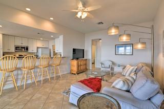 Beachfront Getaway with Deck and Views in Galveston - Galveston - 8