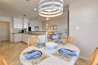 Beachfront Getaway with Deck and Views in Galveston - Galveston - 1
