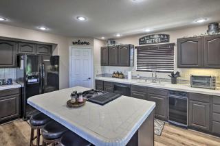 Amenity-Packed Home with Hot Tub and River Views! - Bullhead City - 3