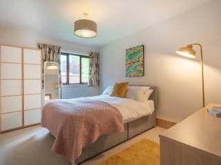 Stunning 3 BR Apt Leafy South Belfast with Lots Nearby - Pass the Keys - 7