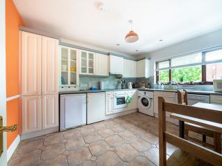 Stunning 3 BR Apt Leafy South Belfast with Lots Nearby - Pass the Keys - 1