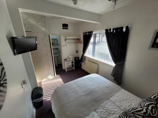 Tamarind Cove & Barrons Hotel - Blackpool - 3