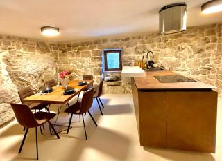 Maison Laurel - Beautiful Stone Estate With Private Pool, Near Split and Omiš - Gata - 4