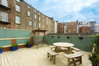 Seaside Retreat in North Bay - with parking - Scarborough - 8